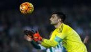 حارس بيتيس: نحن مع المدرب حتى الموت