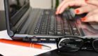 مفاجأة.. النساء أكثر استخداما لشتائم ضد المرأة على "تويتر"