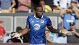 دروجبا يتخلف عن مباراة لفريقه بسبب دكة البدلاء