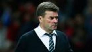 تقارير: الهزائم تدفع فولفسبورج للتخلي عن مدربه