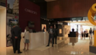 بالفيديو.. مزاد "كريستيز" يبحث "واقعية" الأسعار في دبي