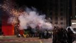 شرطة البرازيل تفرق محتجين بالغاز المسيل للدموع