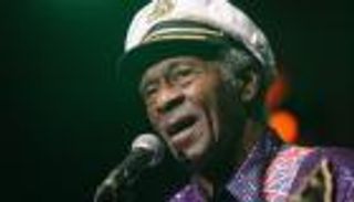 "أسطورة الروك" يعود للأضواء في سن التسعين