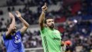 بوفون يطالب منتقديه بتأجيل جنازته