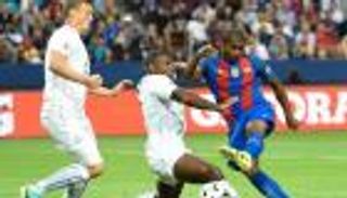 إنريكي يبحث عن "مخرج الطوارئ" لدفاع برشلونة أمام فالنسيا