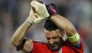 بوفون يهاجم استحواذ الصينيين على الأندية الإيطالية