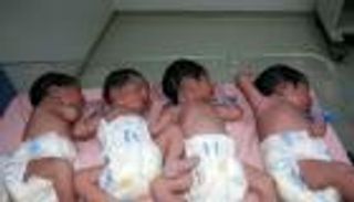 يمنية تضع 4 أطفال بعد طول انتظار