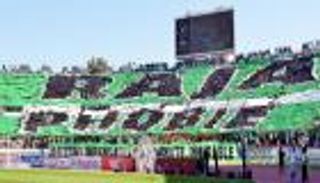 جماهير الرجاء تطالبه بخوض مبارياته خارج المغرب