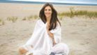 بالصور.. كارينا نجمة اليوجا.. أحدث ضحايا تحرش ترامب