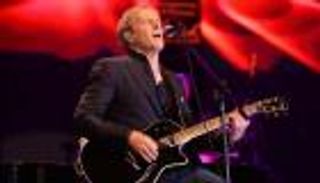 بالصور.. أول حفل لمايكل بولتون في مصر "كامل العدد"