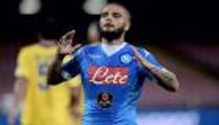 3 أندية تستعد لإنهاء معاناة إنسيني مع نابولي