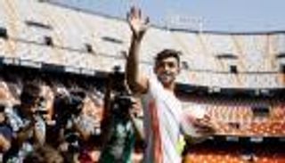 الحدادي يرفض الاحتفال بهدفه في شباك برشلونة