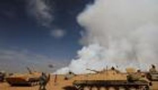 عملية لاستعادة بلدة مسيحية قرب الموصل وكارتر في زيارة مفاجئة لبغداد