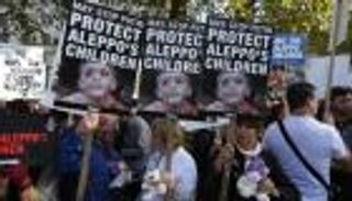 بالصور..  قلب لندن ينتفض من أجل أطفال حلب