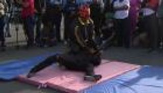 شرطة المكسيك تتدرب على يد أبطال المصارعة