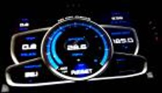 بالصور... أجمل 10 "عدادات" رقمية صنعت للسيارات على الإطلاق