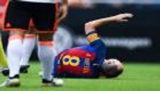 انييستا يغيب عن الملاعب من 6 إلى 8 أسابيع للاصابة