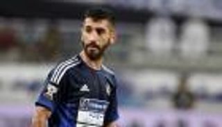 شاهد.. وجه لاعب النصر يتسبب في هدف لصالح العين