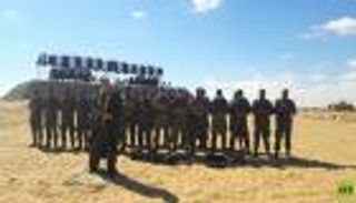 بالصور.. مظليون مصريون وروس يصلون معا خلال مناورات الصداقة