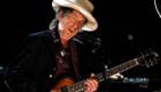 الفائز بنوبل للأدب يواصل تجاهل الجائزة