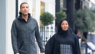 جاكسون برفقة زوجها القطري