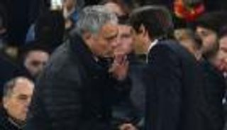 مورينيو "الذليل" يتصدر أغلفة الصحف الإنجليزية