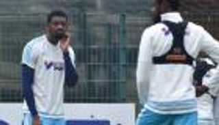 الرجل الزجاجي يغيب عن مارسيليا 4 شهور للاصابة