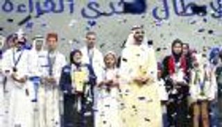 بالفيديو: أفضل مدرسة في "تحدي القراءة العربي" تتسلم الجائزة من حاكم دبي