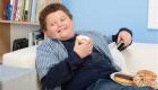 تحذير.. غياب الآباء يصيب الأبناء بالسمنة