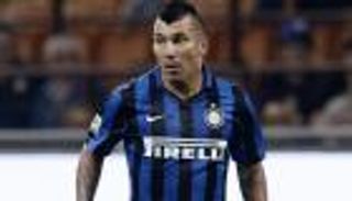 إيقاف ميديل لاعب الإنتر 3 مباريات 