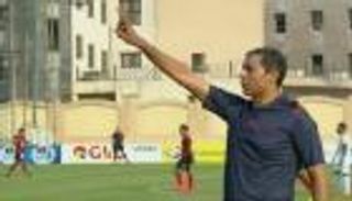 بالفيديو.. حكم مصري يستخدم يده بدلا من اللوحة الإلكترونية