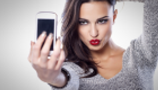 أطباء التجميل يربحون من هوس "السيلفي"