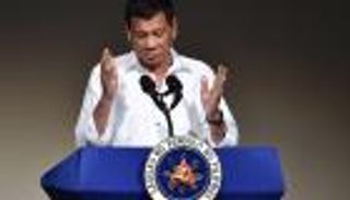 الرئيس الفلبيني يتوعد بإخراج القوات الأمريكية من بلاده