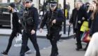 شرطة لندن تطوق شوارع قرب كاتدرائية بعد إنذار أمني