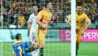 بوستيكوجلو يضم بيرنز وأور لمنتخب استراليا