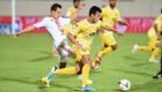 لاعب الوصل يقبل رأس ريفاس بعد إصابته