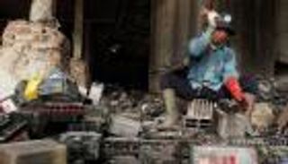 إعادة تدوير البطاريات تلوث المدن الفقيرة في العالم