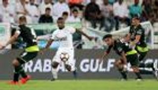 أهلي دبي يوقف قطار الشباب ويهدي القمة للجزيرة