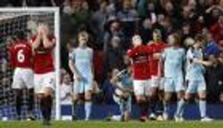 بيرنلي يفرض التعادل على يونايتد في ليلة طرد مورينيو