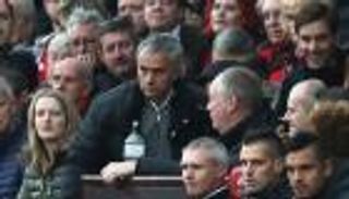 مساعد مورينيو يخلفه في السخرية من الحكام