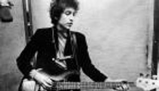 ديلان يخرج عن صمته.. ويعلن قبوله لجائزة نوبل 