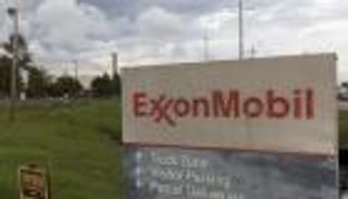 تراجع أرباح إكسون موبيل 38% لكنها تتجاوز التوقعات