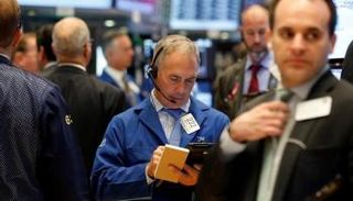 متعاملون أثناء التداول في بورصة نيويورك للأوراق المالية