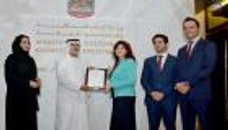 نهيان بن مبارك يتسلم شهادة المواصفة الأوروبية لنظام إدارة الابتكار