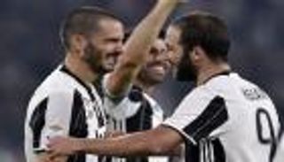 هيجواين يقود يوفنتوس للفوز على نابولي