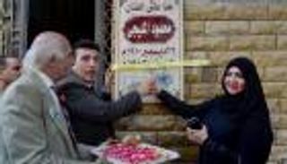 بالصور.. لوحات رخامية على منازل "فناني الزمن الجميل"