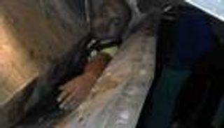 بائع سمك يشعل غضب المغرب.. اعترض الشرطة فسحقته شاحنة