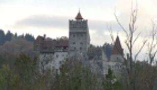 ليلة هالوين تجمع زوجين جريئين في قصر دراكولا