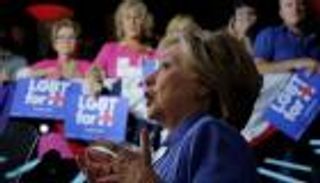 أزمة بريد كلينتون.. هل تنهي حلمها في رئاسة أمريكا ؟