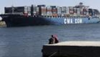 هيئة قناة السويس تتوقع نمو إيرادات 2016 إلى 5.7 مليار دولار